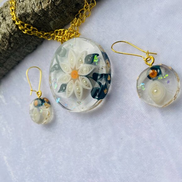 Quilling Love White Flowers Set - Picture 5 of 6